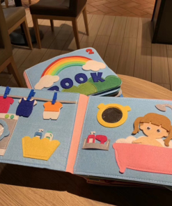 Materiałowa książeczka sensoryczna Montessori dla niemowlaka