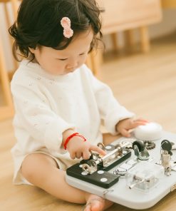 Drewniana tablica manipulacyjna Montessori – sosnowa